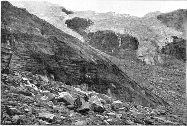 Piede del Ghiacciaio di Grand-Croux con veduta del
Ghiacciaio della Tribolazione