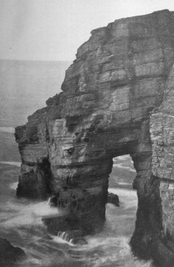 TEMPLE ARCH, HORN HEAD, COUNTY DONEGAL