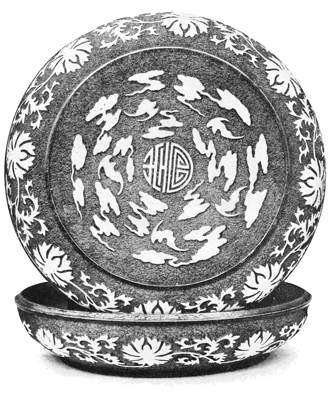 CHINESE BOWL WITH SYMBOL OF LONGEVITY